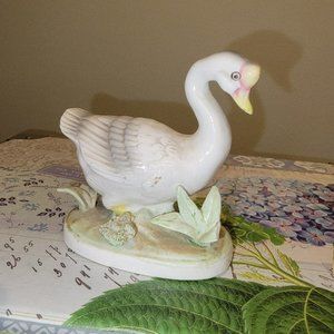 Vintage Swan Ceramic Figurine